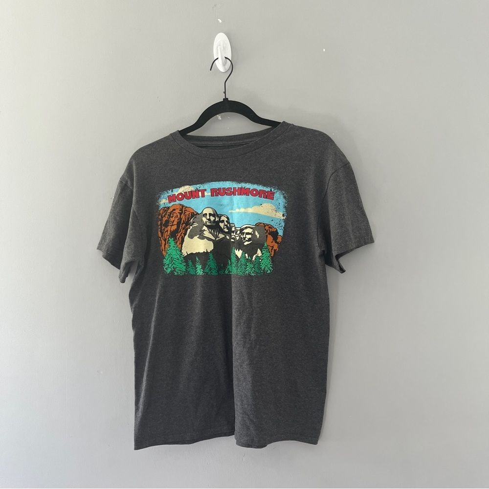 Mount Rushmore Gray Graphic T-shirt Funny Butts